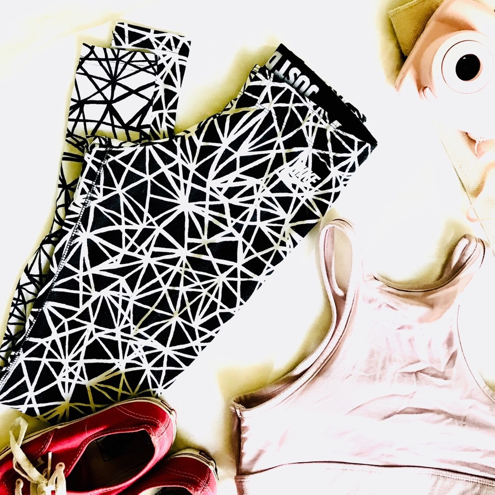 Nike black and white patterned workout leggings